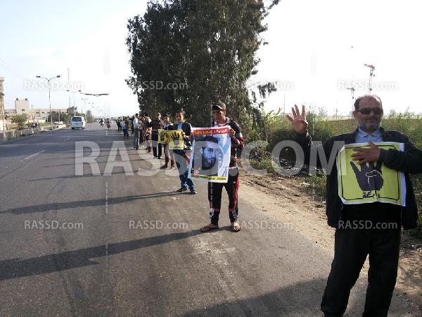 سلسلة بشرية فى كفر سعد بدمياط رفضًا للانقلاب العسكرى