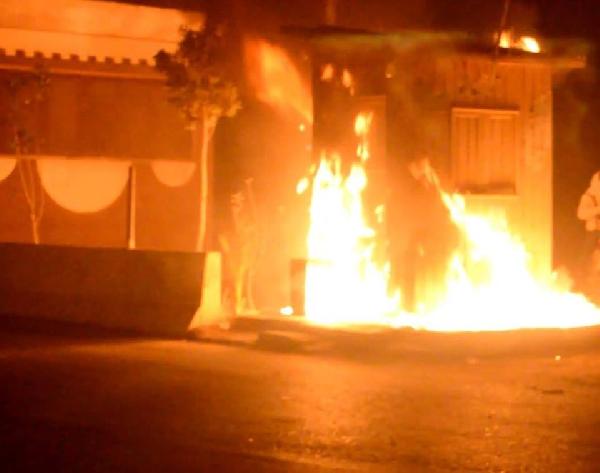 مجهولون يضرمون النار بنقطة مرور سبرباي بطنطا فجر اليوم