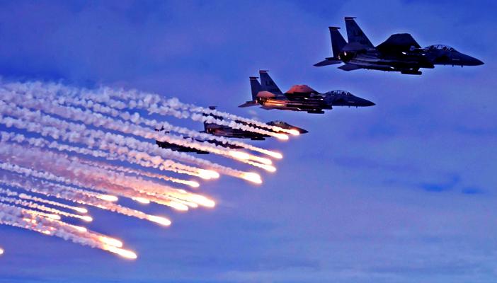 طائرات “عاصفة الحزم” تكثف غاراتها بعدن