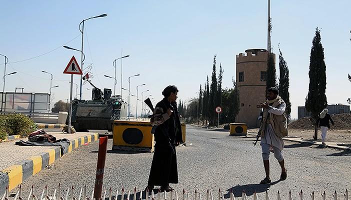 الحوثيون يحاصرون تظاهرة مؤيدة للشرعية في إب وسط اليمن