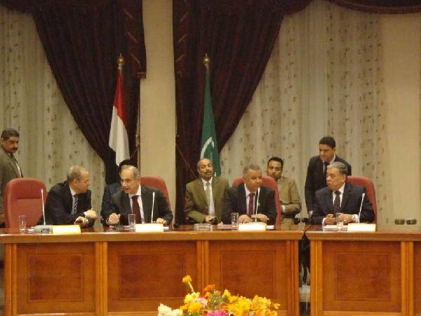 بالصور.. إجتماع محافظي الصعيد ووزير الإسكان لوضع خطة تنمية