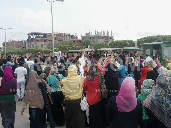 طلاب المجمع الطبي يلتحمون بمسيرة خارج أسوار جامعة طنطا