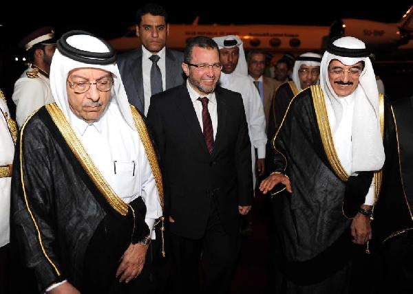 بعد حضور تنصيب رئيس كينيا..قنديل يتجه لقطر