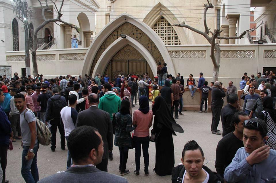 الاستعداد لتشييع جثامين ضحايا تفجير الكنيسة المرقسية