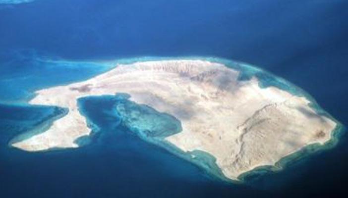 دعوى قضائية ضد قرار شريف إسماعيل بالتنازل عن جزيرتي “تيران وصنافير”