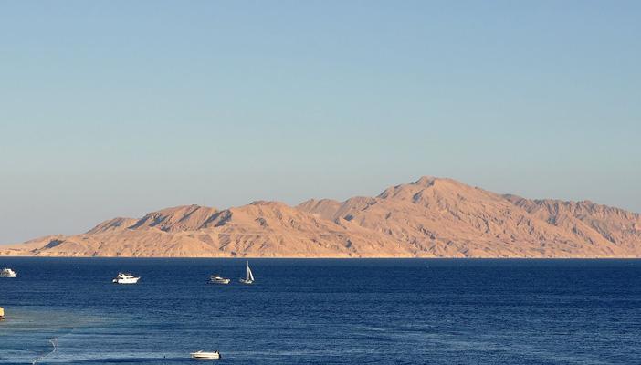 موقع الهيئة العامة للاستعلامات يحتفظ بـ”صنافير وتيران” كمحميات مصرية