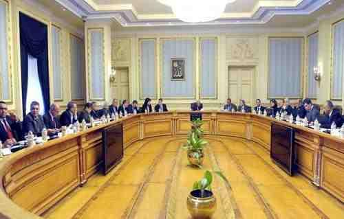 حكومة الانقلاب تحظر الطعن على العقود المبرمة مع المستثمرين