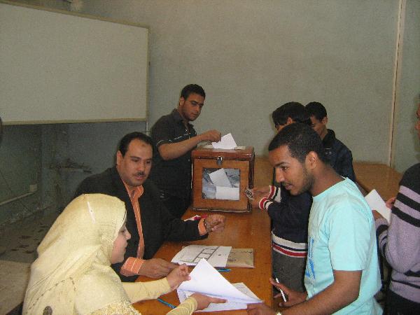 طلاب الإخوان: مستشارو “التعليم ” خالفوا اللائحة الطلابية