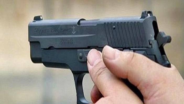 أمين شرطة بسوهاج يطلق النار على زميله وخفير نظامي