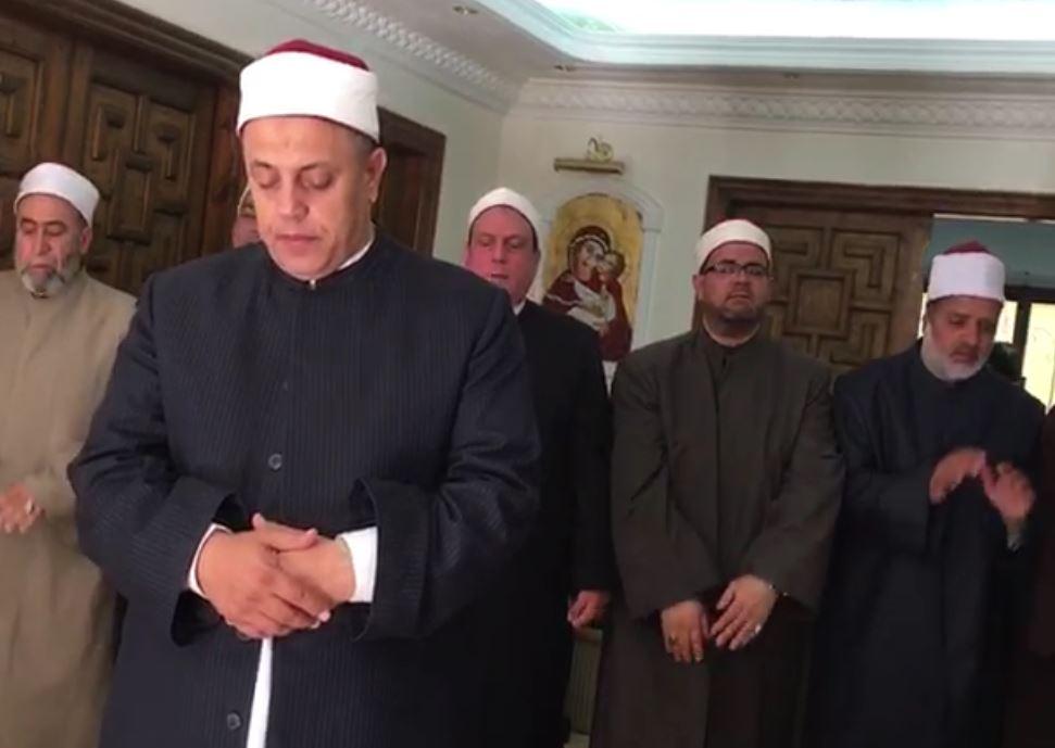 وكيل وزارة الأوقاف بالإسماعيلية يقيم صلاة الظهر بكنيسة الأنبا بيشوي