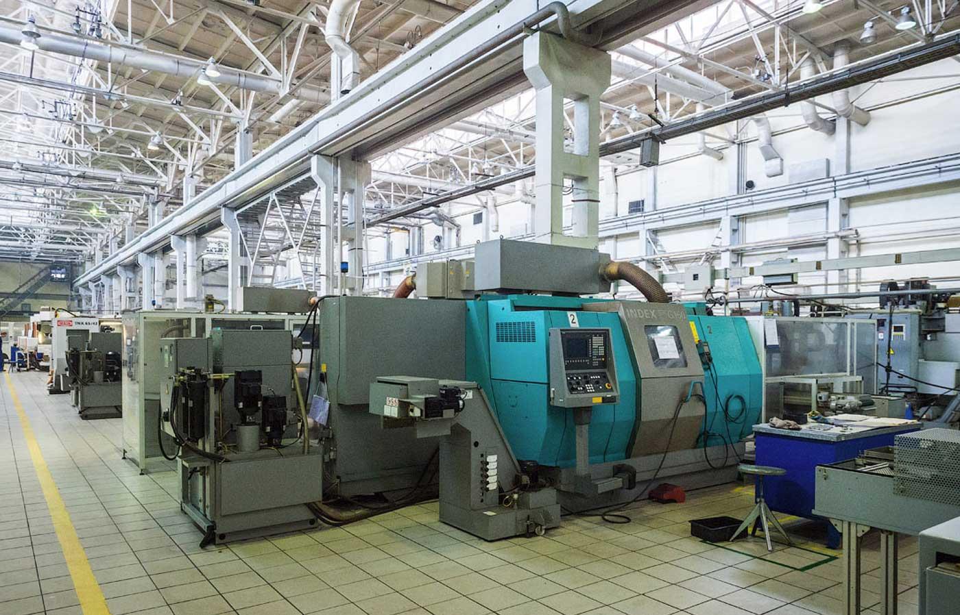 “المالية” تخفض ضريبة القيمة المضافة على الآلات المستوردة