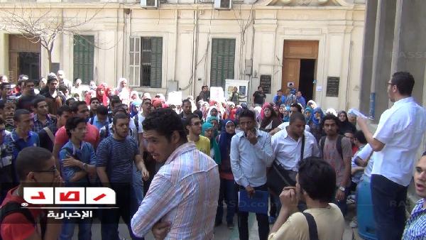 مسيرة بـ”هندسة القاهرة” للتنديد بالاعتداء على طلاب “أحرار”