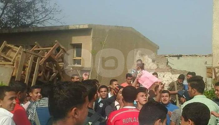 بالصور.. إضراب طلاب مدرسة البرانية بالمنوفية اعتراضا على استبعاد مدرس