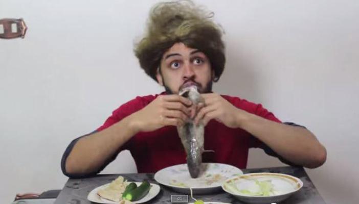 بالفيديو.. شادي سرور يسخر من أكل البنات للفسيخ