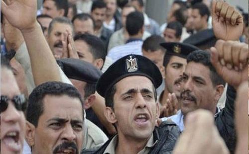 أفراد الشرطة: اعتصمنا بعد فشل القيادات الفاسدة بالداخلية