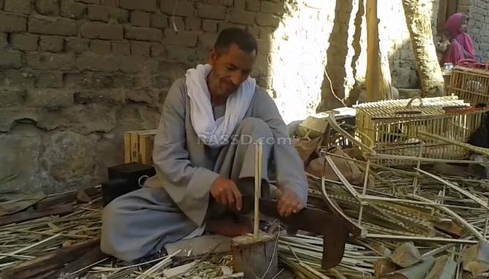 القفاصين يشكون اندثار المهنة.. ويؤكدون: “الحكومة مش بتعبرنا”