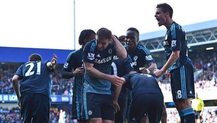 كوينز بارك يحقق في إلقاء جماهيره مقذوفات على لاعبي تشيلسي