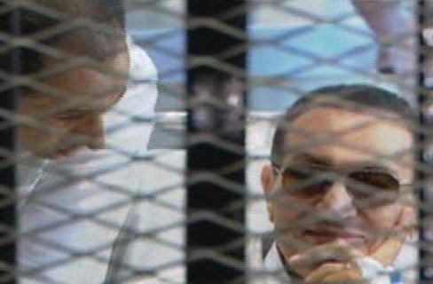 لجنة طيبة للكشف على مبارك بعد ظهوره بحالة صحية جيدة