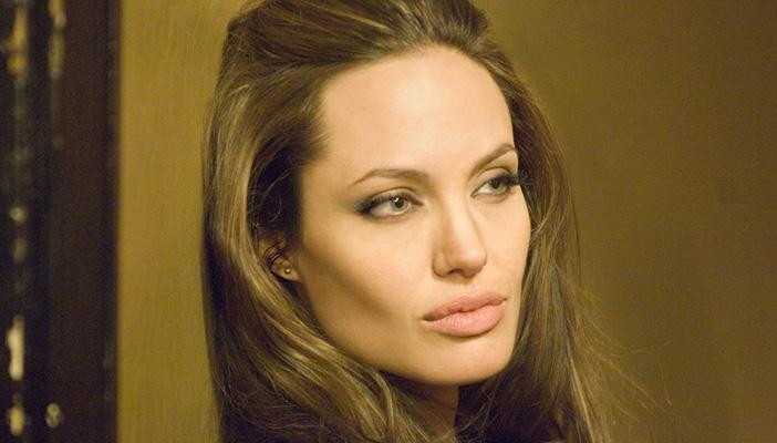 تدهور وضع أنجلينا جولي الصحي.. والـ”أنوركسيا” السبب