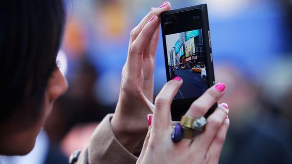 الخطوات المثلى لتسجيل “فيديو” بهاتفك الذكي