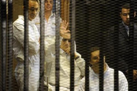 الديب: مبارك لن يعود لسجن طرة.. وسأتقدم بطلب للإفراج عنه