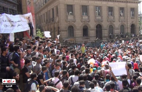 طلاب هندسة القاهرة يهددون بتعليق الدراسة