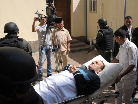 الاستئناف تحدد جلسة الغد لنظر تظلم مبارك لإخلاء سبيله