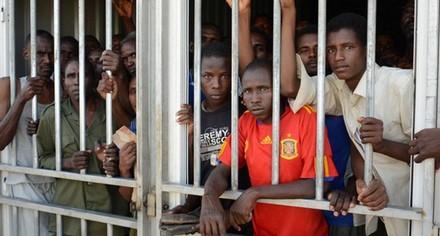 ضبط 114 مهاجرا غير شرعي بليبيا