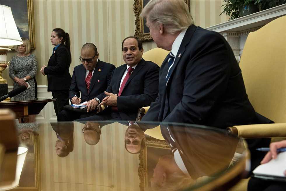 كارينجي: السيسي عاد من زيارته إلى ترامب “خالي الوفاض”