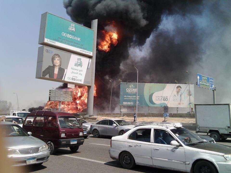 محاولات للسيطرة على حريق خط غاز التجمع الخامس