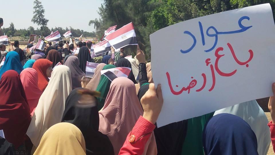 بالصور.. تظاهرات بعدة محافظات مصرية  في جمعة “الأرض والعرض”