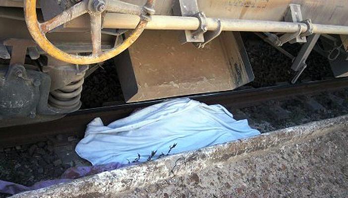 مصرع حارس مرمى شاب تحت عجلات قطار بالبحيرة