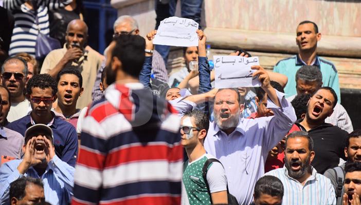 تعرف على مواقف الفنانين من تظاهرات “جمعة الأرض والعرض”