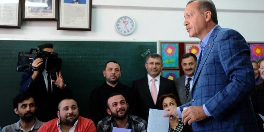 55 مليونا و319 ألفا ناخب.. بدء التصويت على التعديلات الدستورية التركية