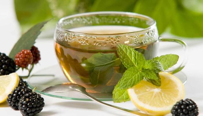 باحثون: تفاحة وشاي أخضر للحماية من النوبات القلبية والسرطان