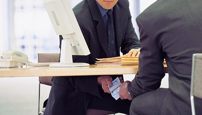 خبير اقتصادي لـ”رصد”: الفساد المالي يكبد مصر 100 مليار جنيه سنويًا