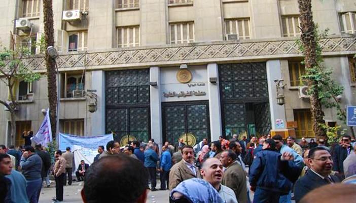 توقعات حكومة محلب: انخفاض حصيلة الإيرادات الضريبية بـ17.6%