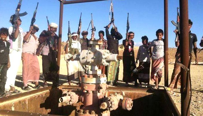 مسلحون قبليون يسيطرون على منصة نفطية باليمن