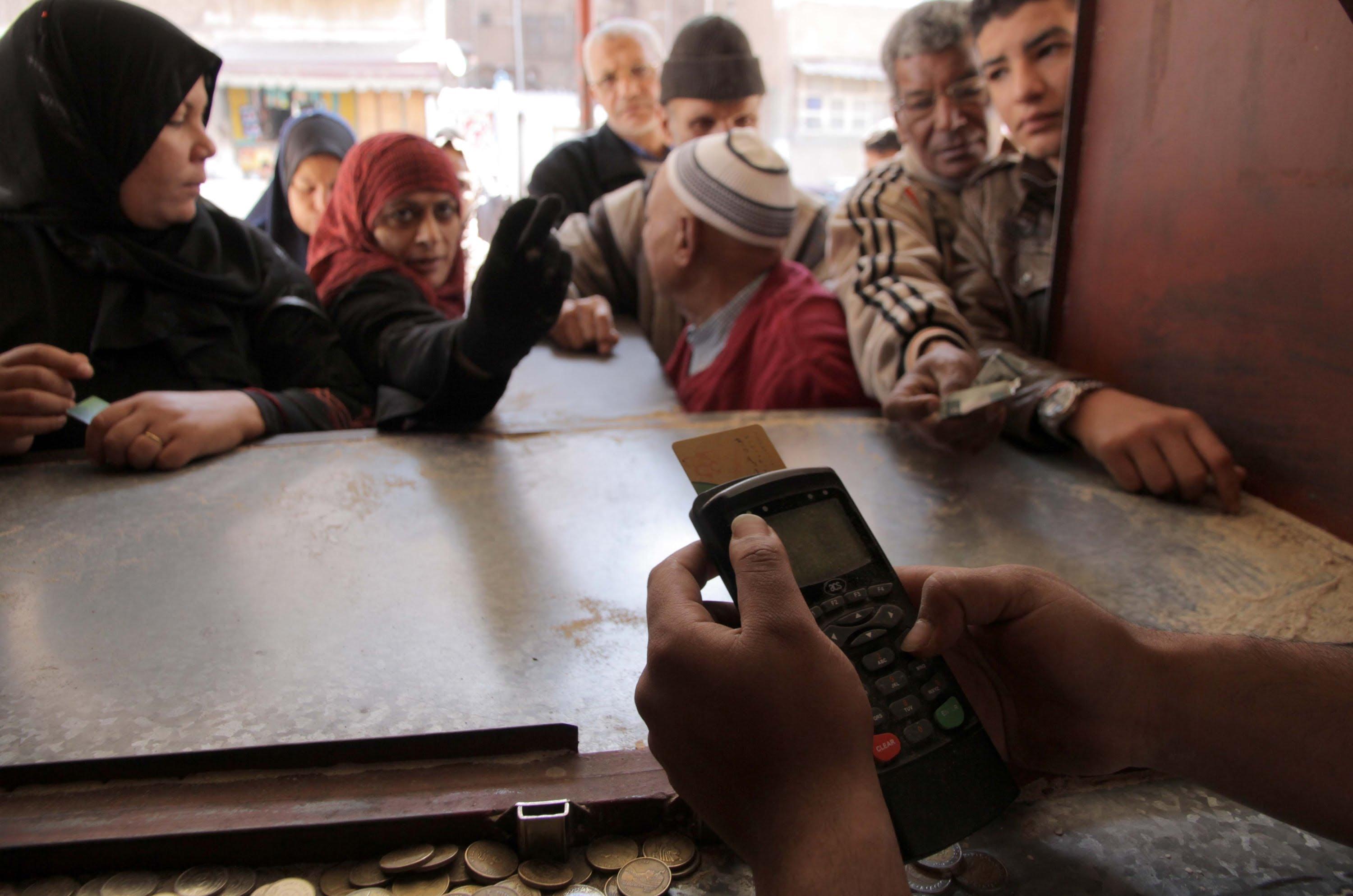 وزارة التموين: حذف نصف مليون مواطن من البطاقات التموينية