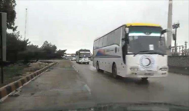 بدء عملية نقل مهجرين من حي الوعر إلى ريف حلب