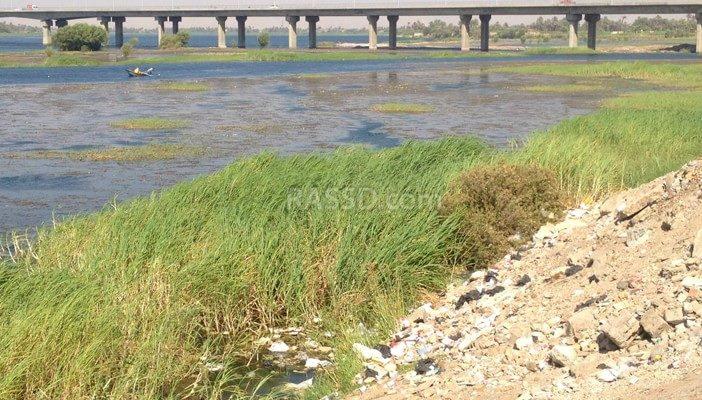 ظهور بقعة زيت كبيرة بنهر النيل قادمة من بني سويف