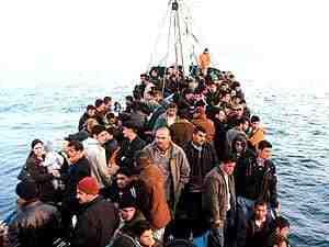 كينيا ترحل 91 مهاجرا صوماليا