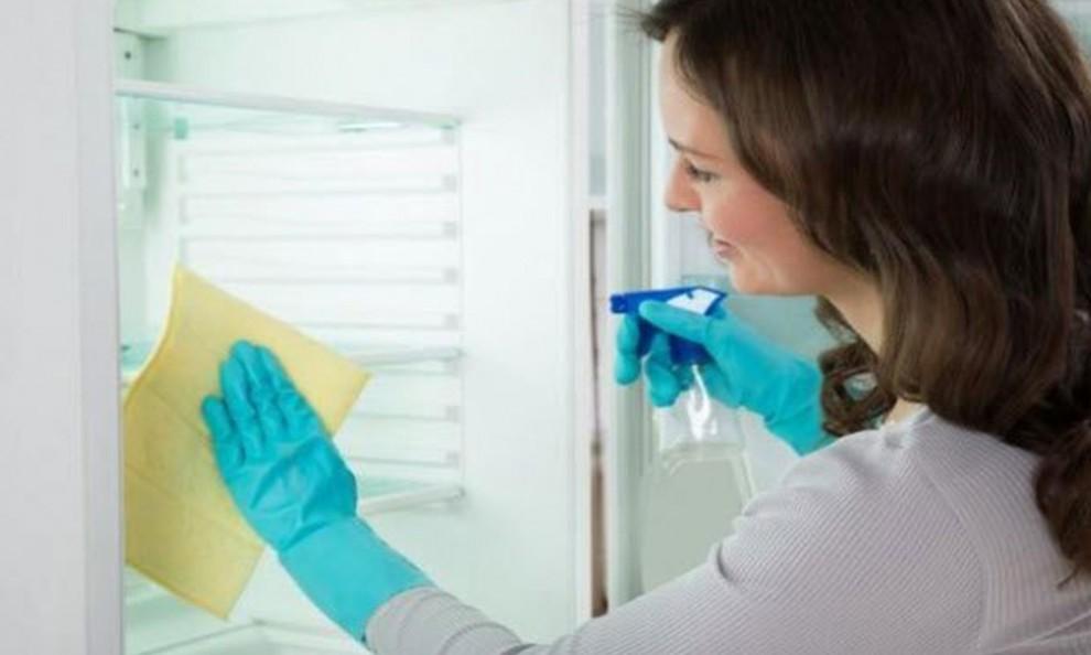 5 وصفات لإزالة الروائح الكريهة من الثلاجة