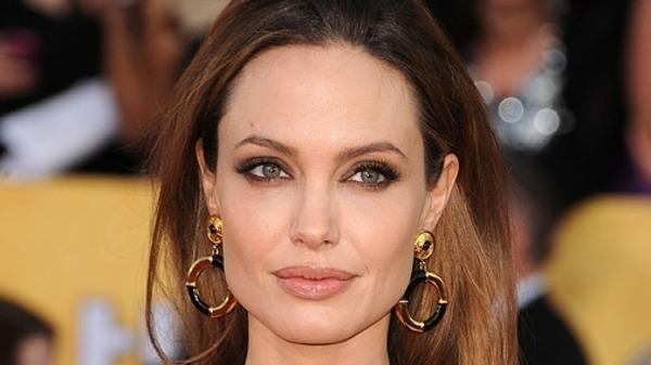 بعد طول انتظار.. أنجلينا جولي ترد على شائعات انفصالها وحقيقة مرضها