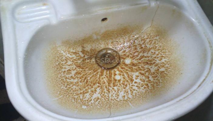 مياه الشرب بأسيوط.. رواسب طينية ورائحة كريهة