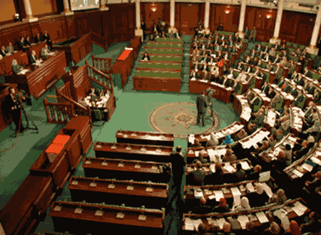 تونس تصادق على منع الشرطة والعسكريين من حق الانتخاب