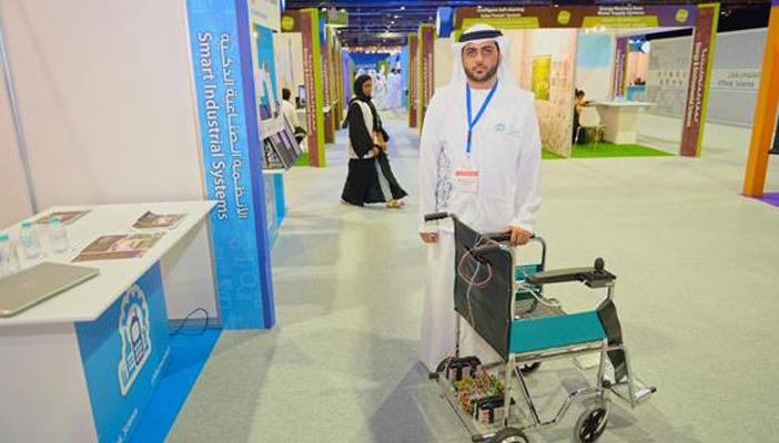 ابتكار كرسي متحرك لذوي الاحتياجات الخاصة يتم التحكم فيه بعضلات الوجه