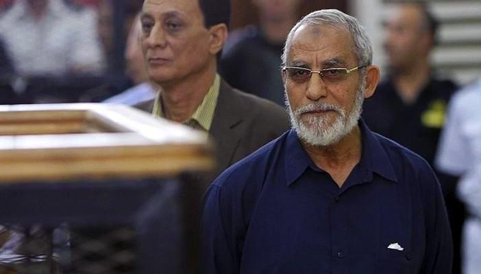 بديع لـ “جنايات الإسماعيلية”: أحاكم في 43 قضية.. وشكواي إلى الله