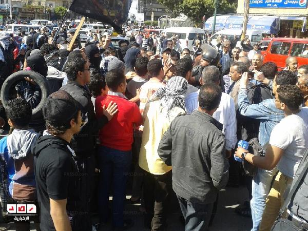 تزايد أعداد المتظاهرين ضد الاخوان بالاسكندرية