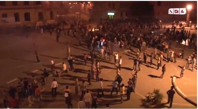 قوات الأمن تتراجع إلى محيط ” دار القضاء”